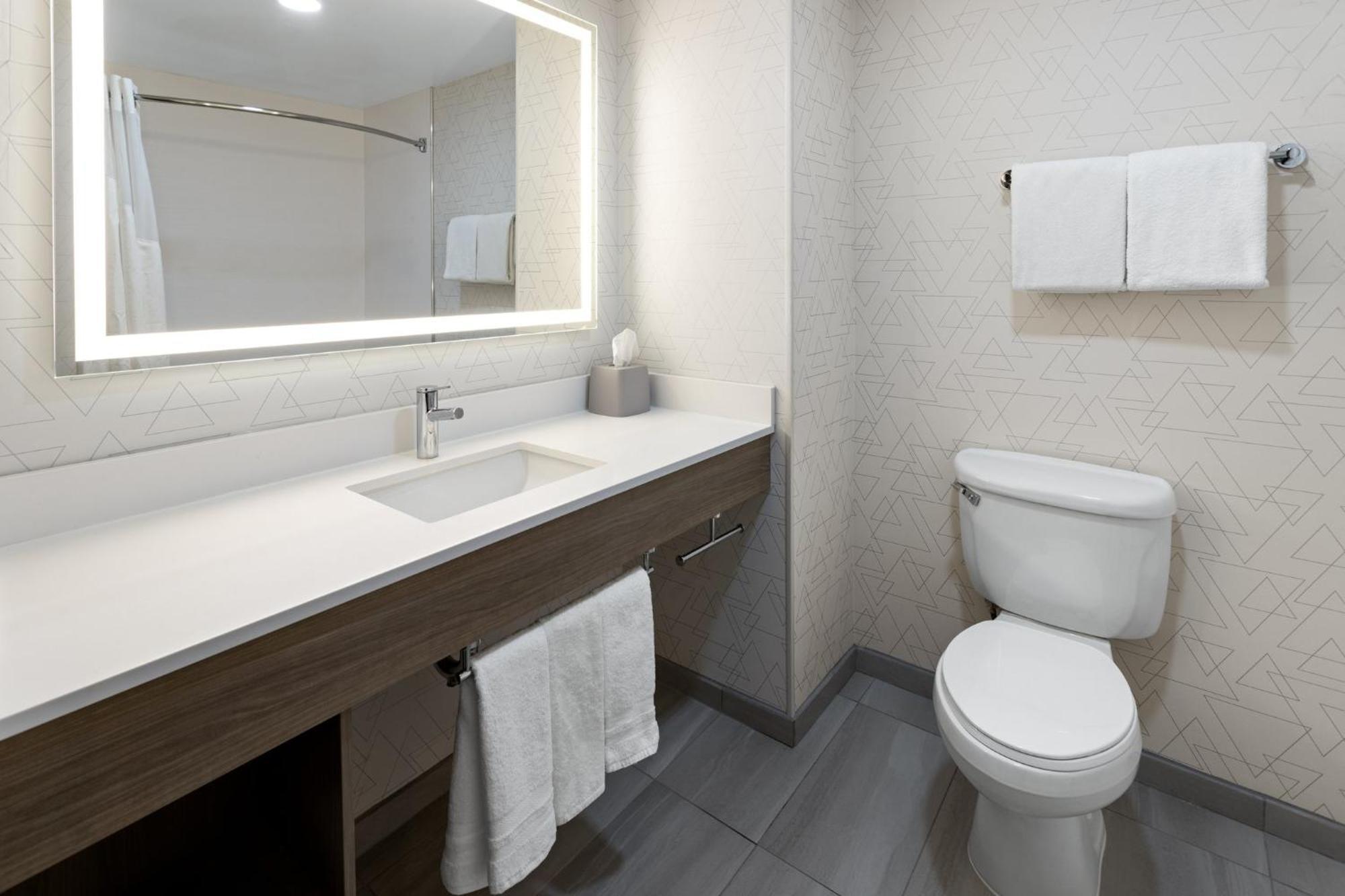 Holiday Inn Express Hotel & Suites Freeport By Ihg Exterior foto